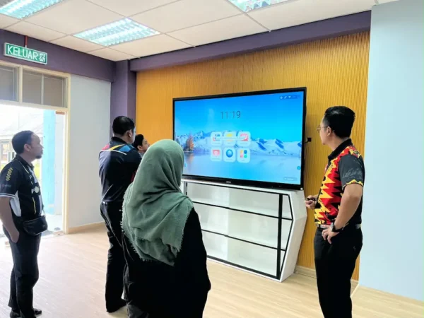 israk-arvia-smartboard-ai-mrsm-kuala-kangsar-teacher-training