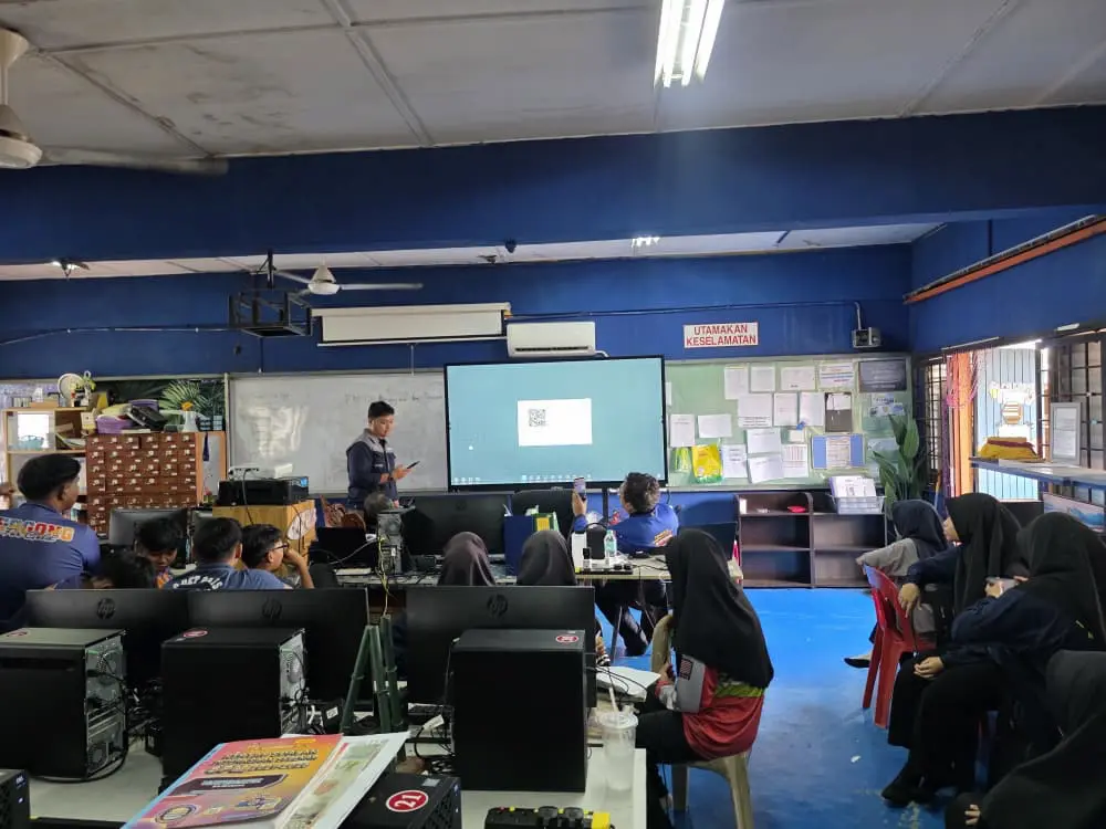 Arvia Smartboard Ai Smk Mergong Kedah: Proven 2026 Upgrade Instantly sending files from phone using Arvia Smartboard AI SMK Mergong Kedah