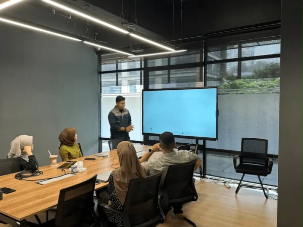 Arvia Board on Arvia Smartboard AI X86 Network used during a meeting