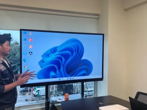 Smartboard Arvia Vesstech Synergy Bangi running on Windows OS