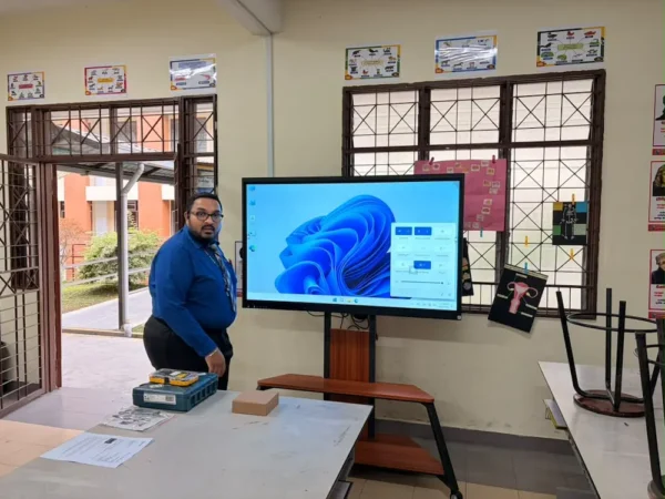 Teacher trying out the 65-inch Arvia Smartboard at SJK(T) Kangkar Pulai, Johor