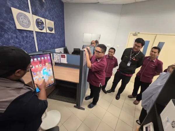 FlipTouch 24 inch portable touchscreen used as interactive display at ILP Pasir Gudang