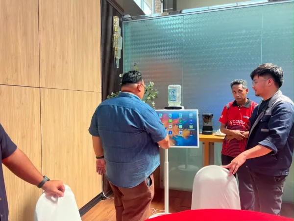 Arvia FlipTouch Johor Bahru: UTM Skudai Portable Touchscreen Project — Israk Solutions