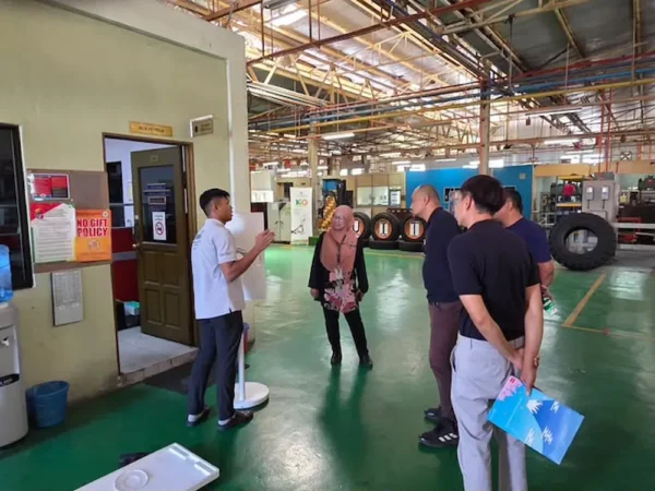 FlipTouch portable touchscreen used for internal briefing at Lembaga Getah Sungai Buloh