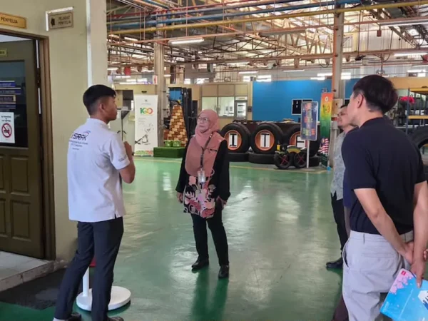 Arvia FlipTouch Sungai Buloh portable touchscreen display at Lembaga Getah Malaysia branch office