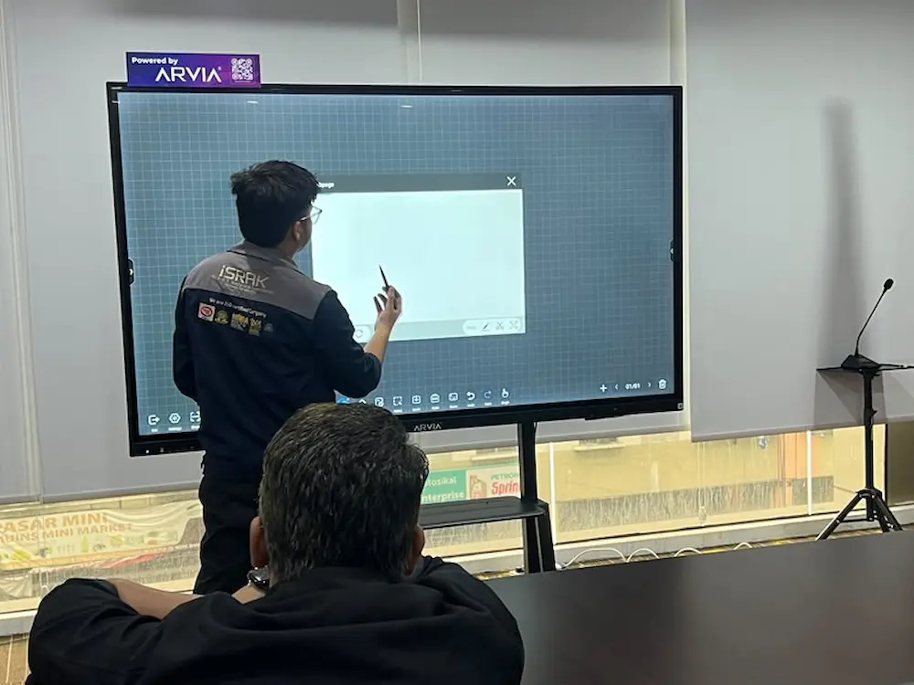 Jemaah Nazir Selangor Upgrades Meetings With Arvia Ai Smartboard! Instant Google search on the government AI smartboard ArviaBoard during a Jemaah Nazir meeting, deployed by Israk Solutions