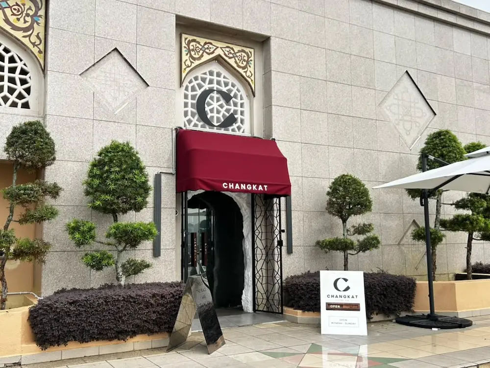 Changkat Cafe’s New Secret Weapon? A Video-Playing Led Poster! Changkat Cafe in Putrajaya, where the LED poster for cafe was installed by Israk Solutions