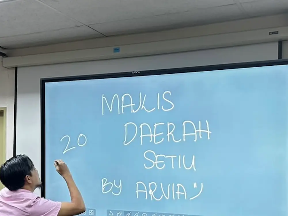 District Council Smartboard Proven In Terengganu 2026 Majlis Daerah Setiu officer annotating directly on the district council smartboard display during a meeting