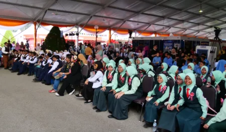 karnival pendidikan sinar bestari-smartboard-windows and android-dataran karangkraf-006