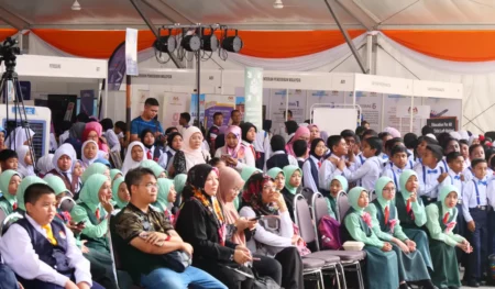 karnival pendidikan sinar bestari-smartboard-windows and android-dataran karangkraf-008