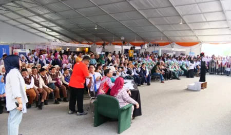 karnival pendidikan sinar bestari-smartboard-windows and android-dataran karangkraf-009