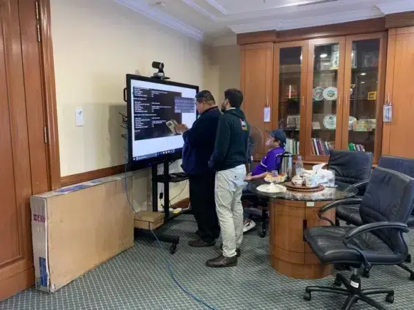 kementerian-kesihatan-malaysia-bilik-ketua-pengarah-interactive-smartboard-009