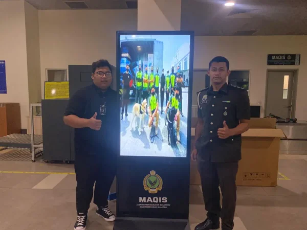 Empowering MAQIS: Israk Solutions Enhances Communication with Kiosk FLR103 55-Inch