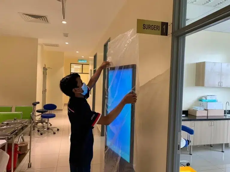 Touchscreen Floor Stand Kiosk For Klinik Kesihatan Batu Berendam, Melaka 2020- Complete Solutions Touchscreen
