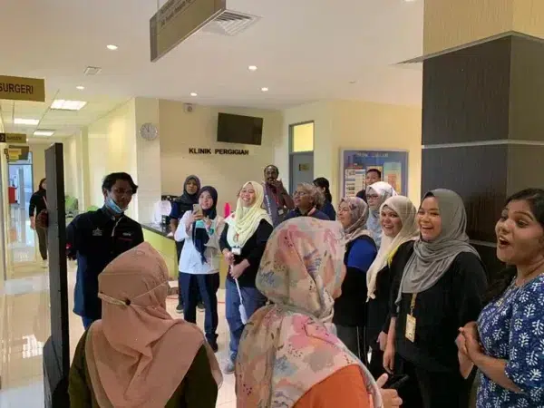 klinik-kesihatan-batu-berendam-touchscreen-floor-standing-kiosk-005