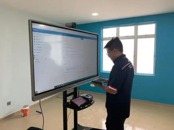 kolej-kemahiran-tinggi-mara-kktm-kuantan-interactive-smartboard-012