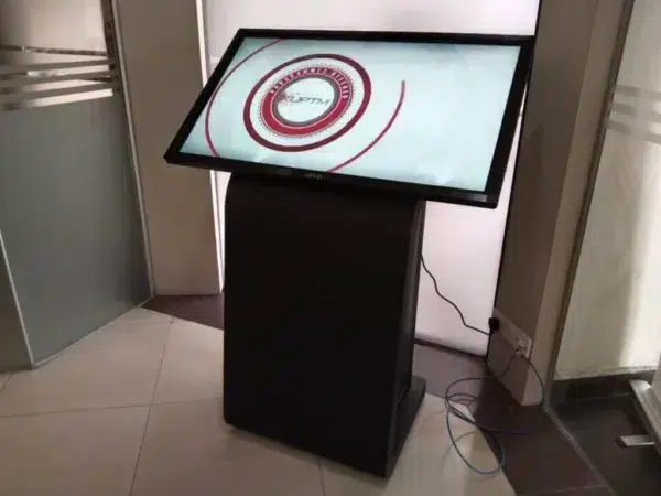 kolej-universiti-poly-tech-mara-kuptm-touchscreen-monitor-kiosk-001