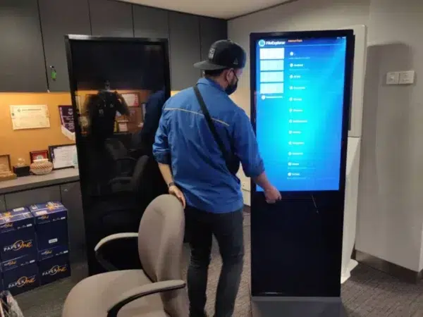 kuala-lumpur-city-centre-klcc-touchscreen-floor-standing-kiosk-002