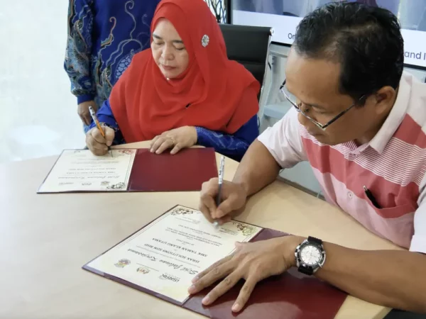 lawatan-smk-klang-utama-ke-showroom-israk-solutions-004