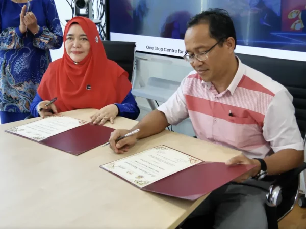 lawatan-smk-klang-utama-ke-showroom-israk-solutions-005