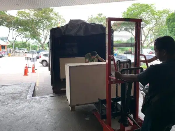 lembaga-pemasaran-pertanian-persekutuan-fama-rotatable-touchscreen-floor-standing-kiosk-005