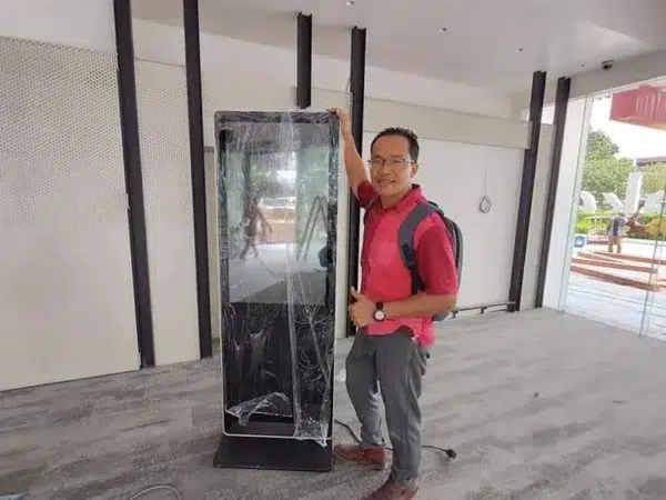 mahsing-m-luna-touchscreen-floor-standing-kiosk-003