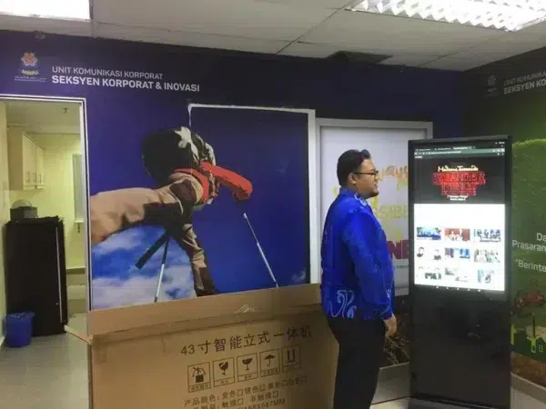 majlis-bandaraya-petaling-jaya-mbpj-touchscreen-floor-standing-kiosk-001