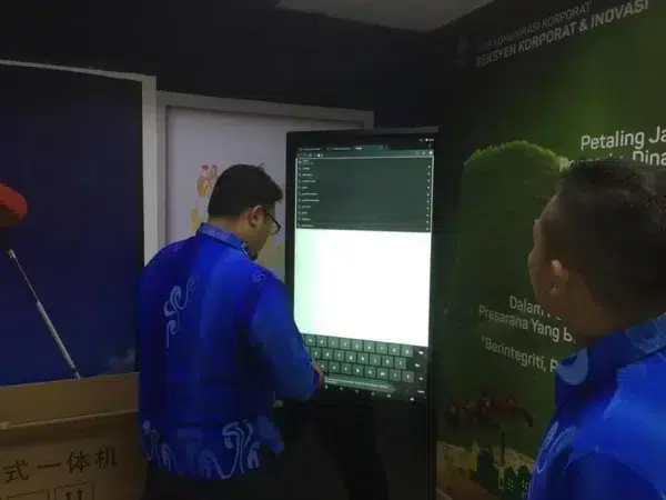 majlis-bandaraya-petaling-jaya-mbpj-touchscreen-floor-standing-kiosk-004