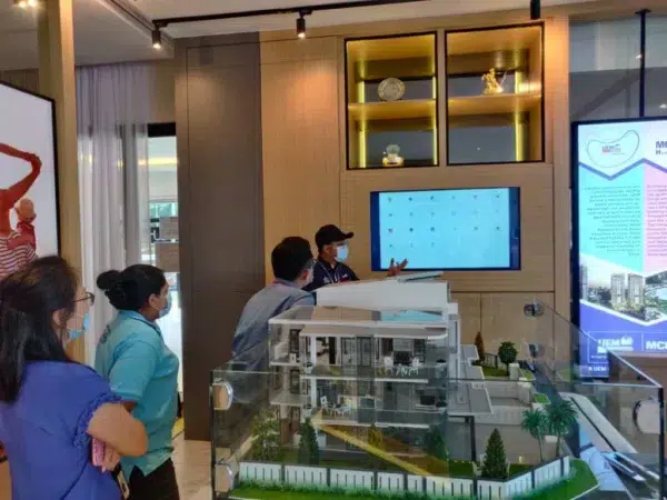 Touchscreen Monitor for MCL Land Malaysia – Forest Height