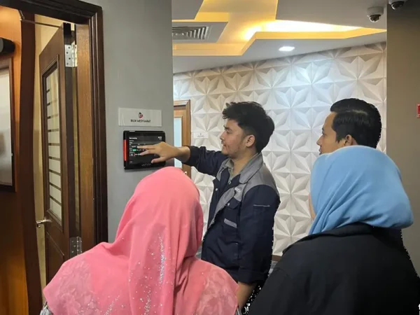 Meeting Room Panel Modernises Workspace Management at ICT Johor