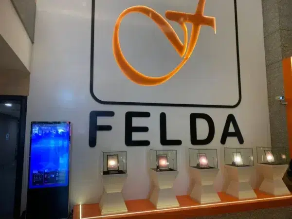 menara-felda-touchscreen-floor-standing-kiosk--002