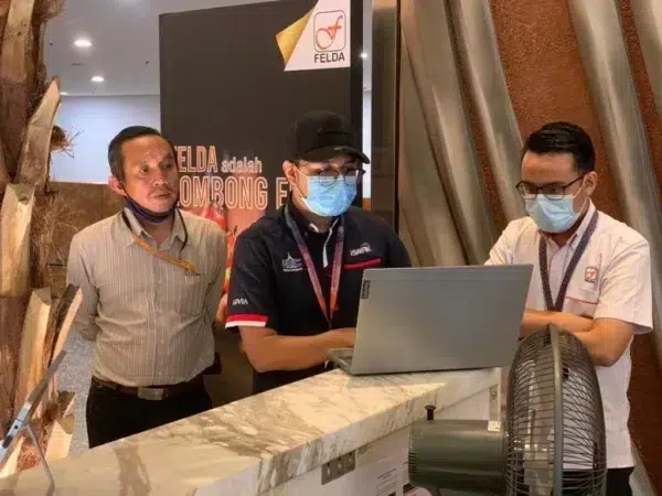 menara-felda-touchscreen-floor-standing-kiosk--004