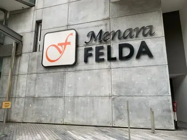 menara-felda-touchscreen-floor-standing-kiosk--007