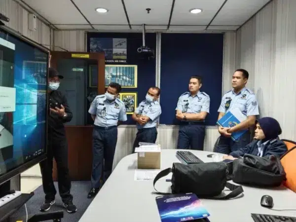 ministry-of-defence-interactive-smartboard-001