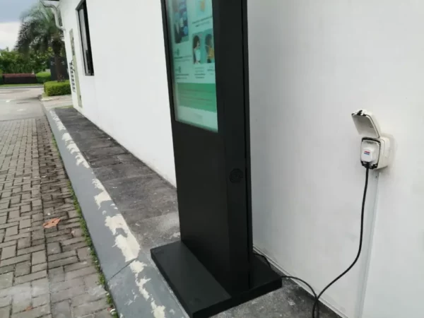 outdoor-standing-kiosk-out-107-43-jmb-cradleton-eco-majestic-005