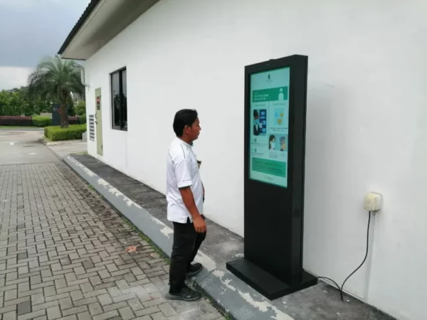 outdoor-standing-kiosk-out-107-43-jmb-cradleton-eco-majestic-006