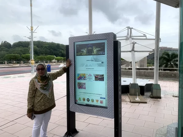 outdoor-touchscreen-kiosk-perbadanan-putrajaya-1000x750-01
