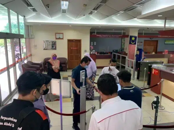 perpustakaan-abdul-samad-temperature-scanner-fever-screening-005