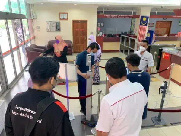 perpustakaan-abdul-samad-temperature-scanner-fever-screening-007