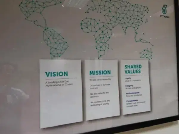 petronas-touchscreen-floor-standing-kiosk--001