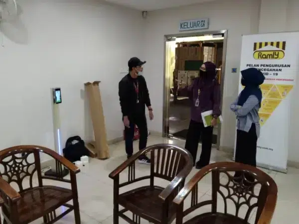 ramly-halal-mart-sdn-bhd-temperature-scanner-fever-screening-002