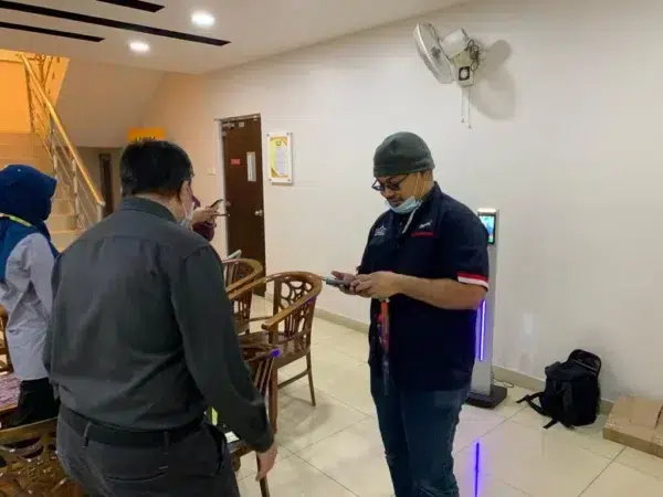 ramly-halal-mart-sdn-bhd-temperature-scanner-fever-screening-009