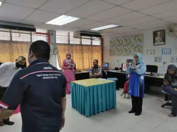 sekolah-kebangsaan-pendidikan-khas-ipoh-interactive-smartboard-003