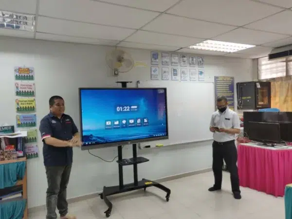 sekolah-kebangsaan-pendidikan-khas-ipoh-interactive-smartboard-004