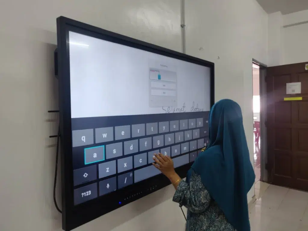 Interactive Smartboard for Sekolah Menengah Agama Haji Mohd. Yatim (SMA Haji Mohd Yatim)