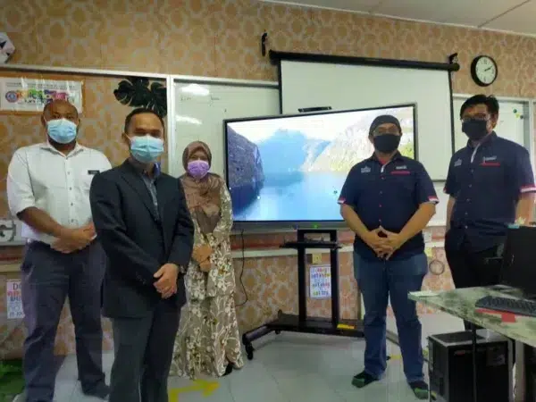 sekolah-menengah-kebangsaan-tun-habab-interactive-smartboard-001
