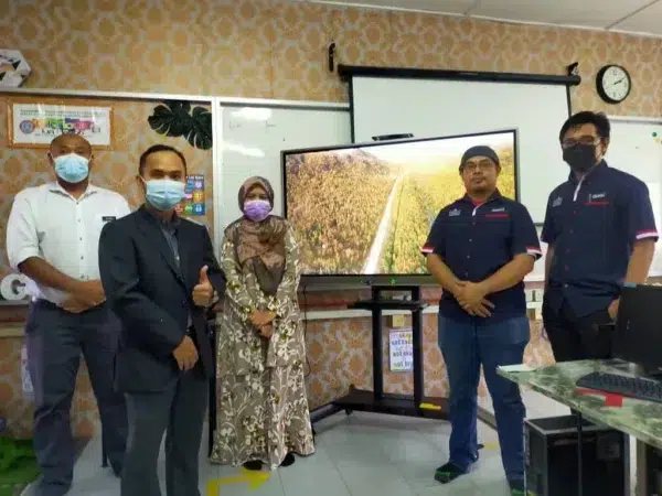 sekolah-menengah-kebangsaan-tun-habab-interactive-smartboard-002