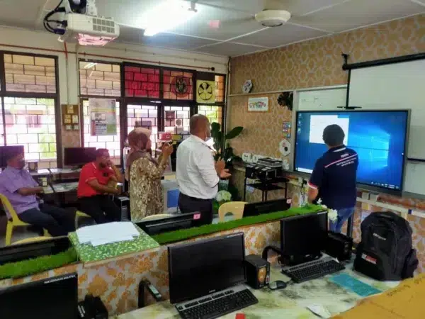 Interactive Smartboard for Sekolah Menengah Kebangsaan Tun Habab