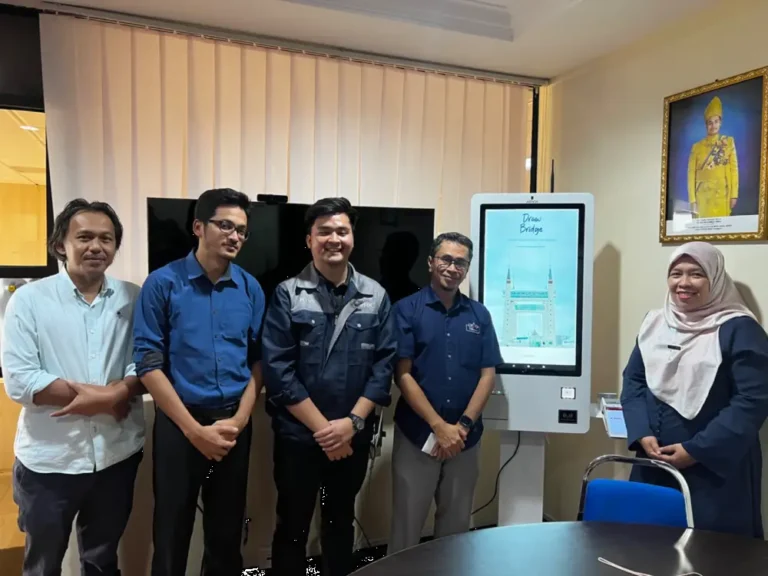 Pejabat Setiausaha Kerajaan Terengganu Elevates Service Delivery With Self Service Kiosk 32 self service kiosk pejabat setiausaha kerajaan terengganu arvia israk solutions