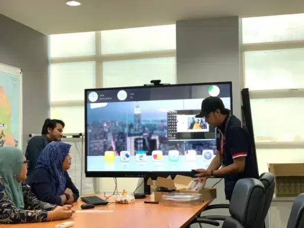selia-selenggara-interactive-smartboard-004